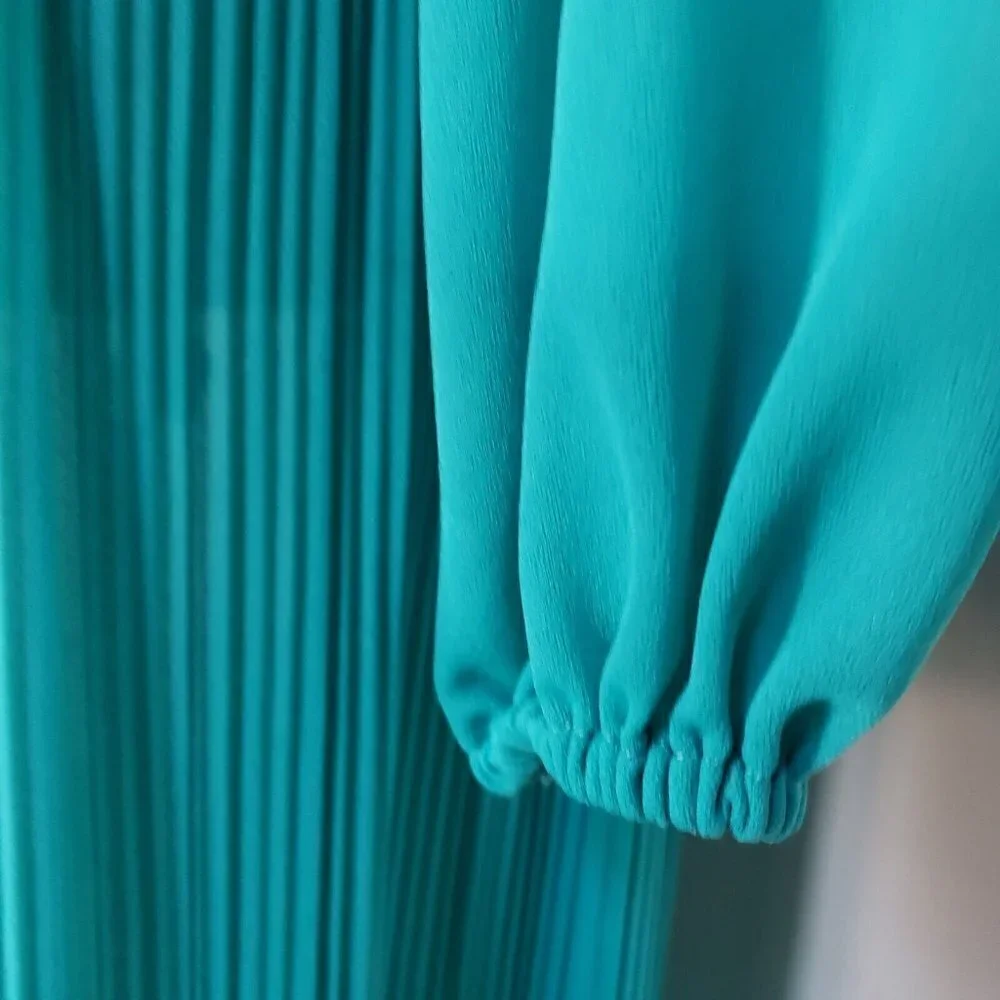 Vintage Discovery Fashion LTD. Size 12 Green Pleated Polyester Dress
